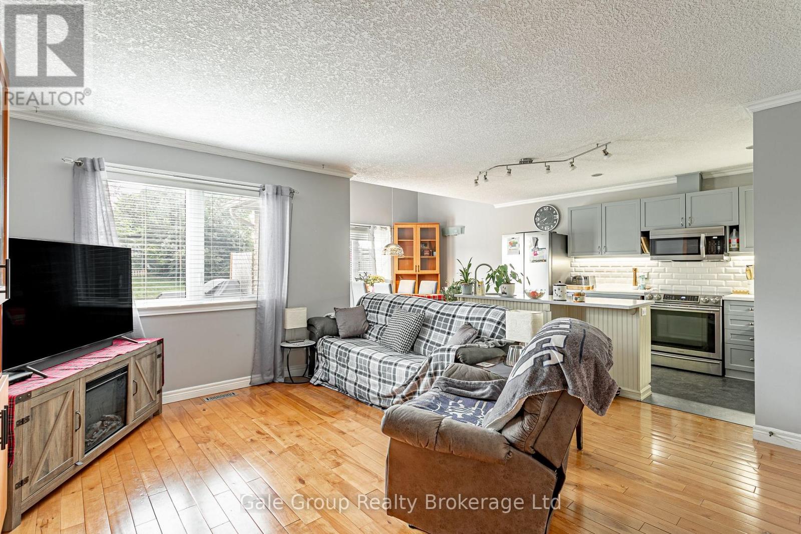 719 SOUTHWOOD WAY - 8