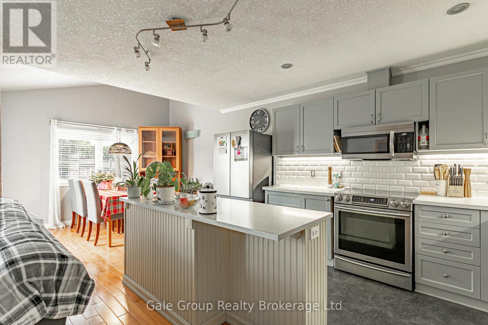 719 SOUTHWOOD WAY - 9