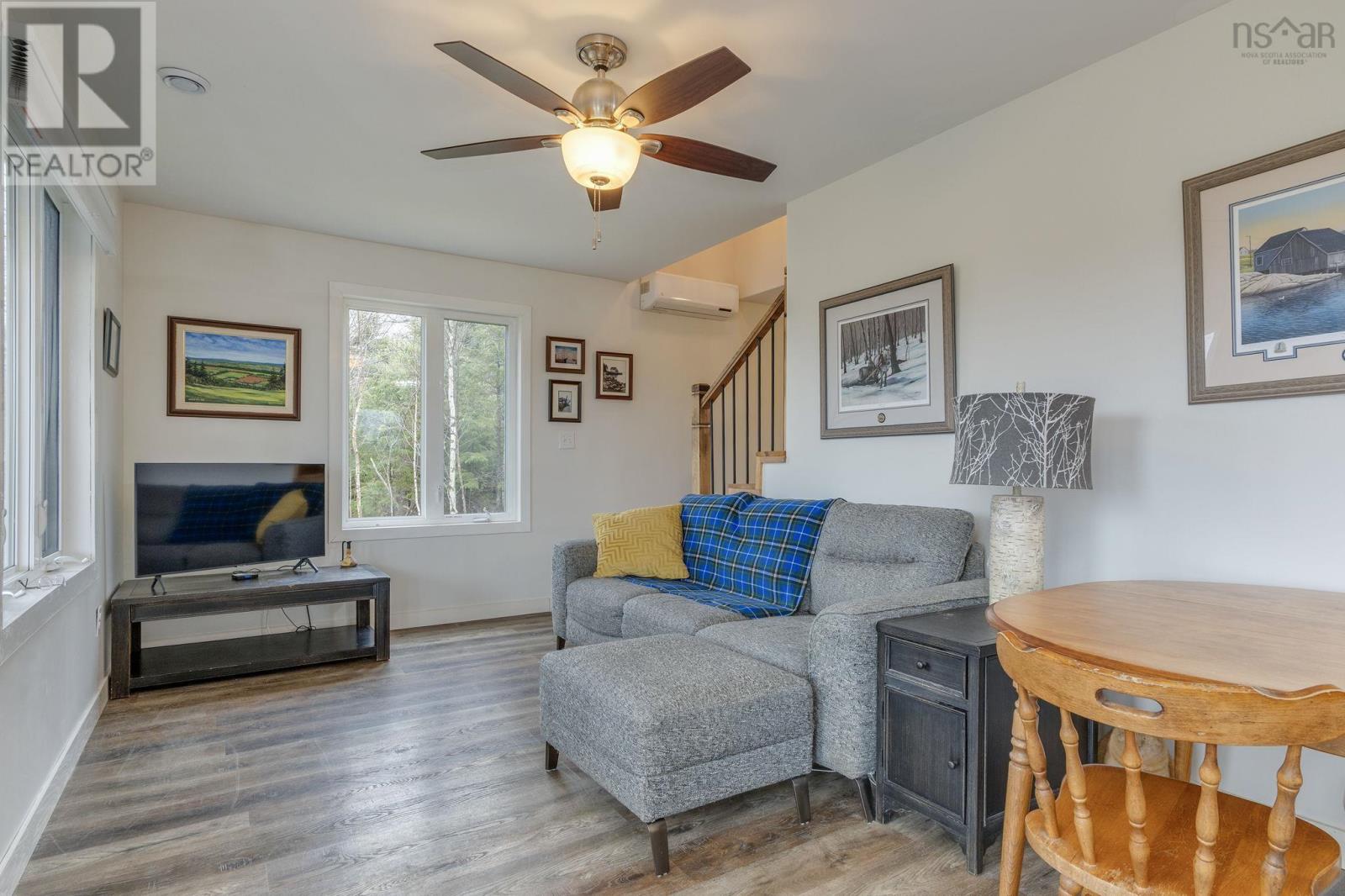 1588 Myra Road - 8
