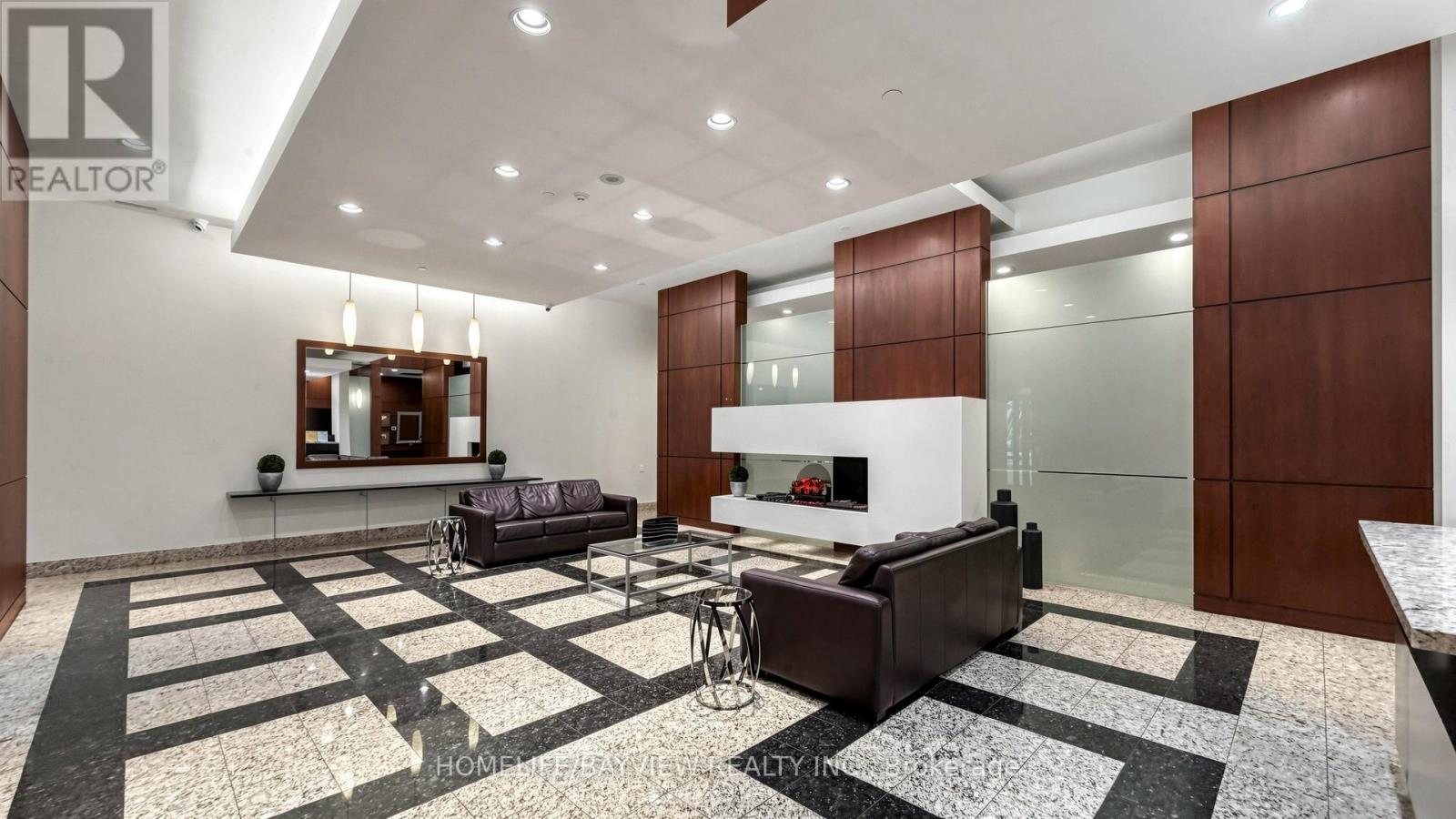 #1015 18 PARKVIEW AVENUE - 2