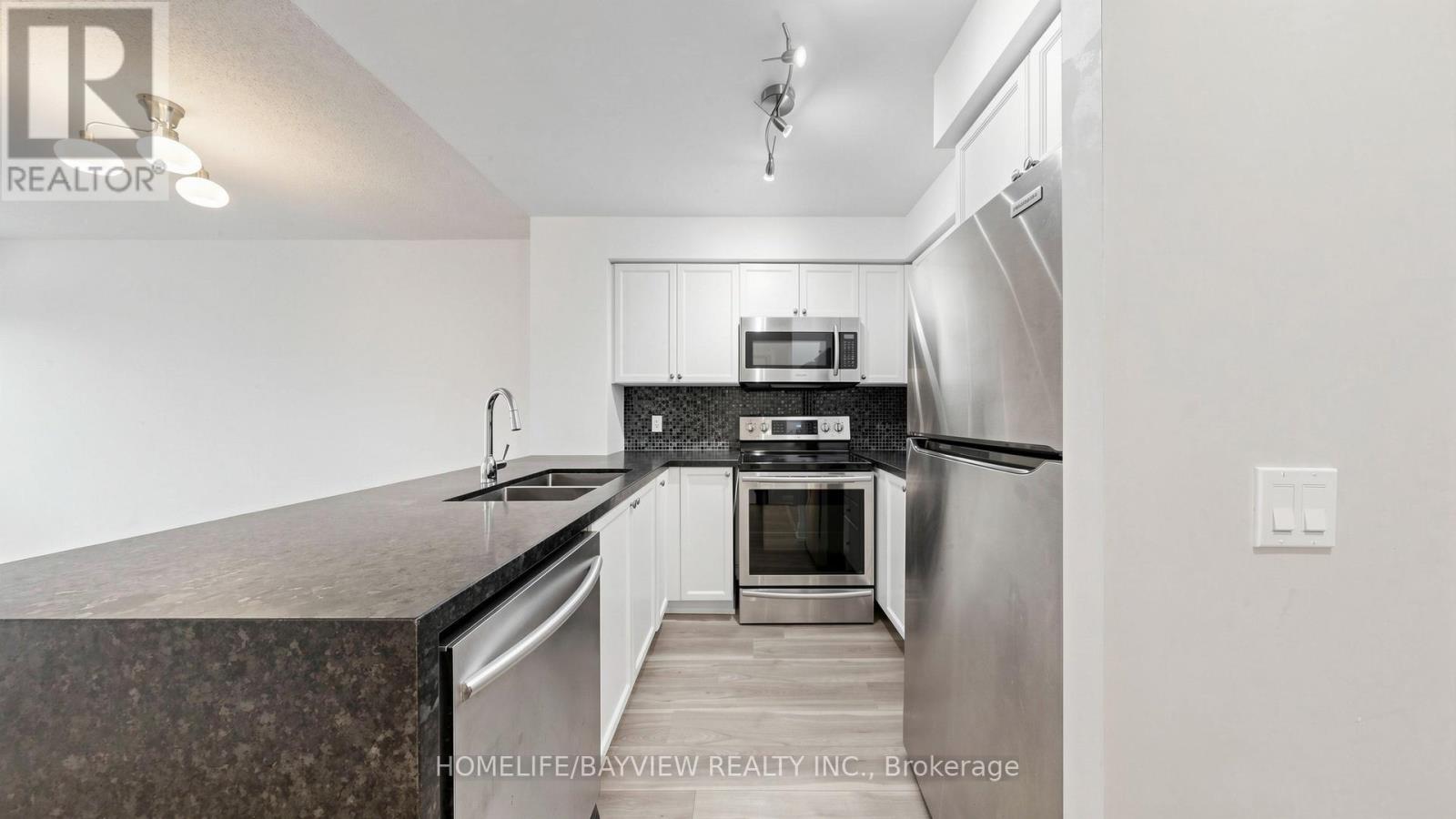 #1015 18 PARKVIEW AVENUE - 4