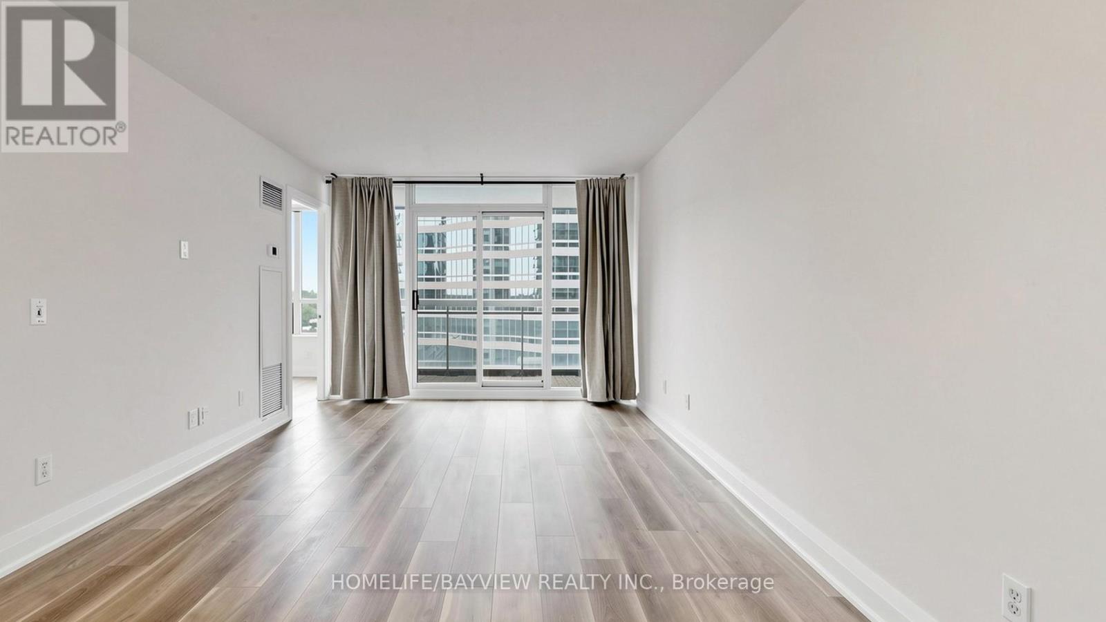 #1015 18 PARKVIEW AVENUE - 8