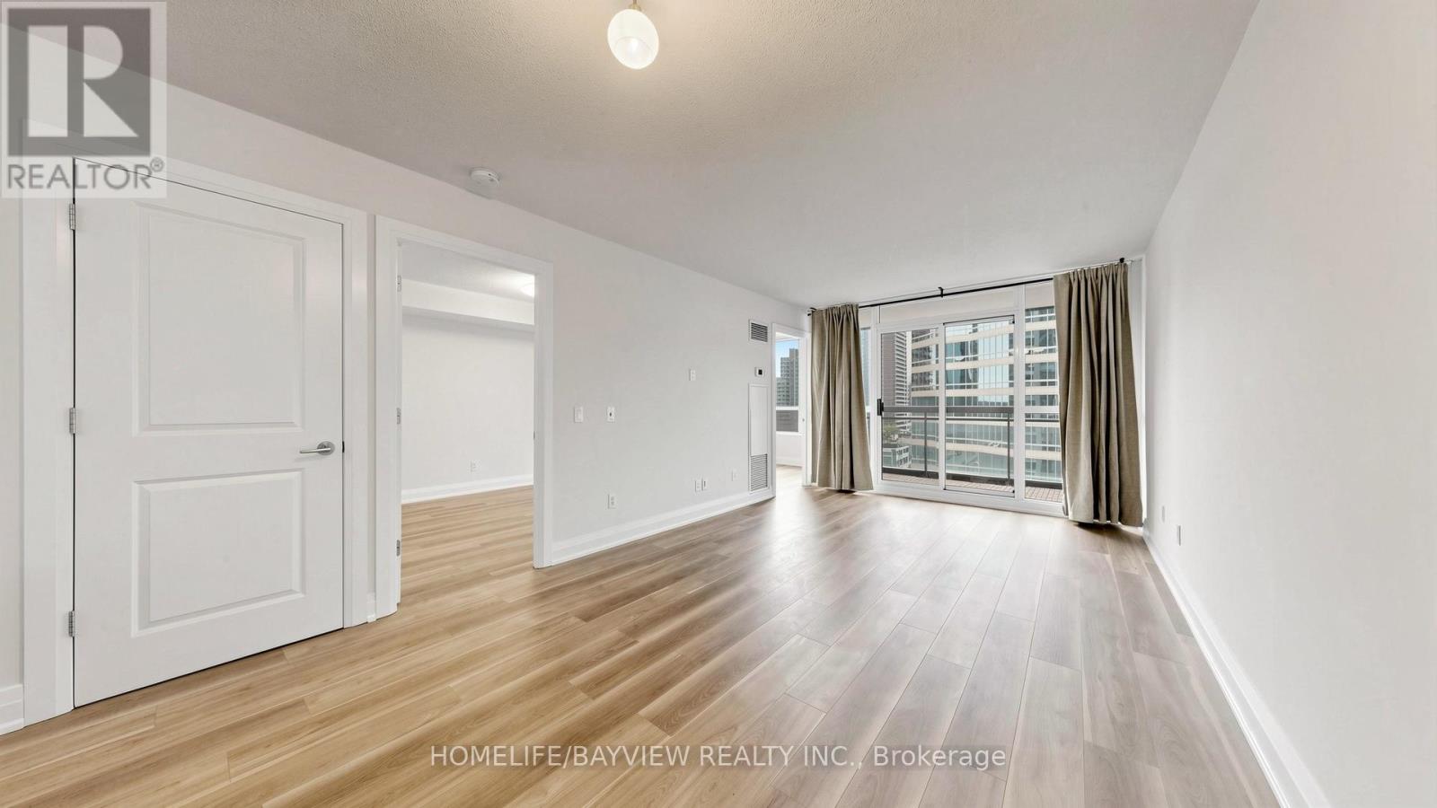 #1015 18 PARKVIEW AVENUE - 9