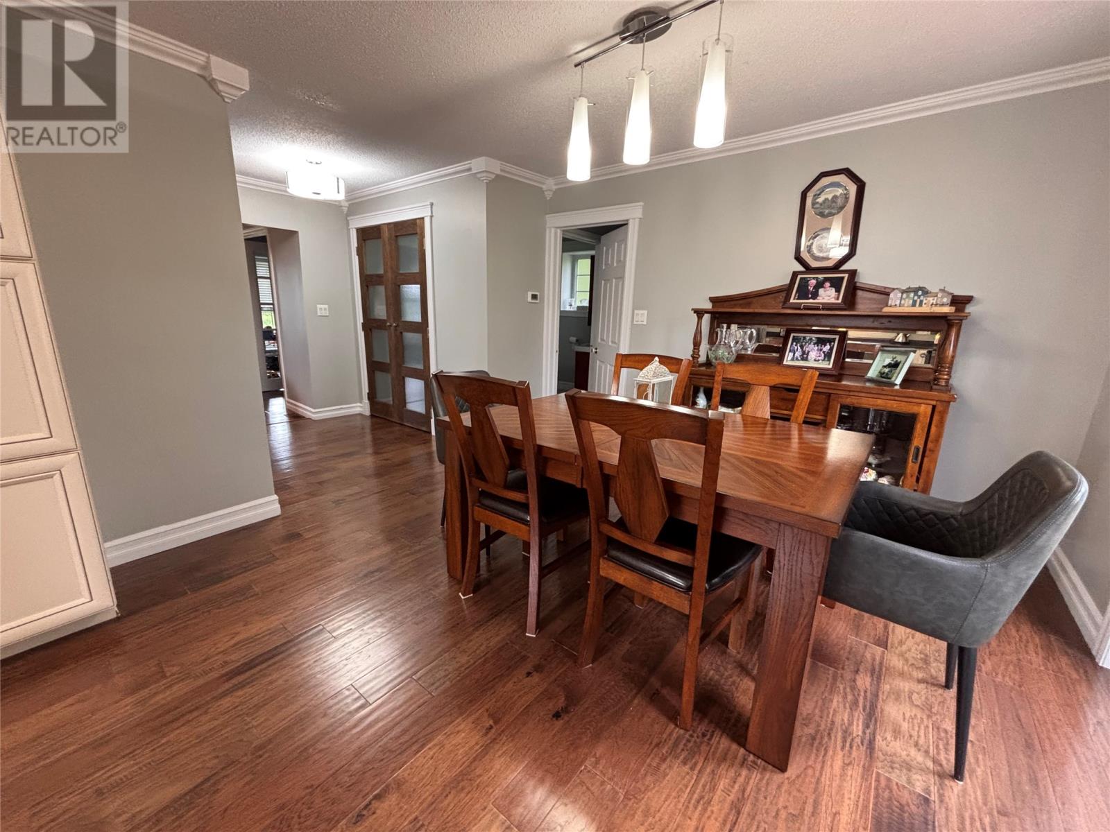 10 Riverbank Road - 10