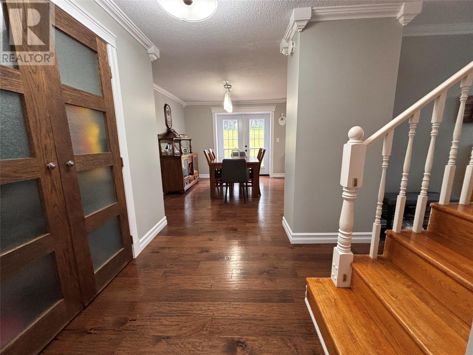 10 Riverbank Road - 11