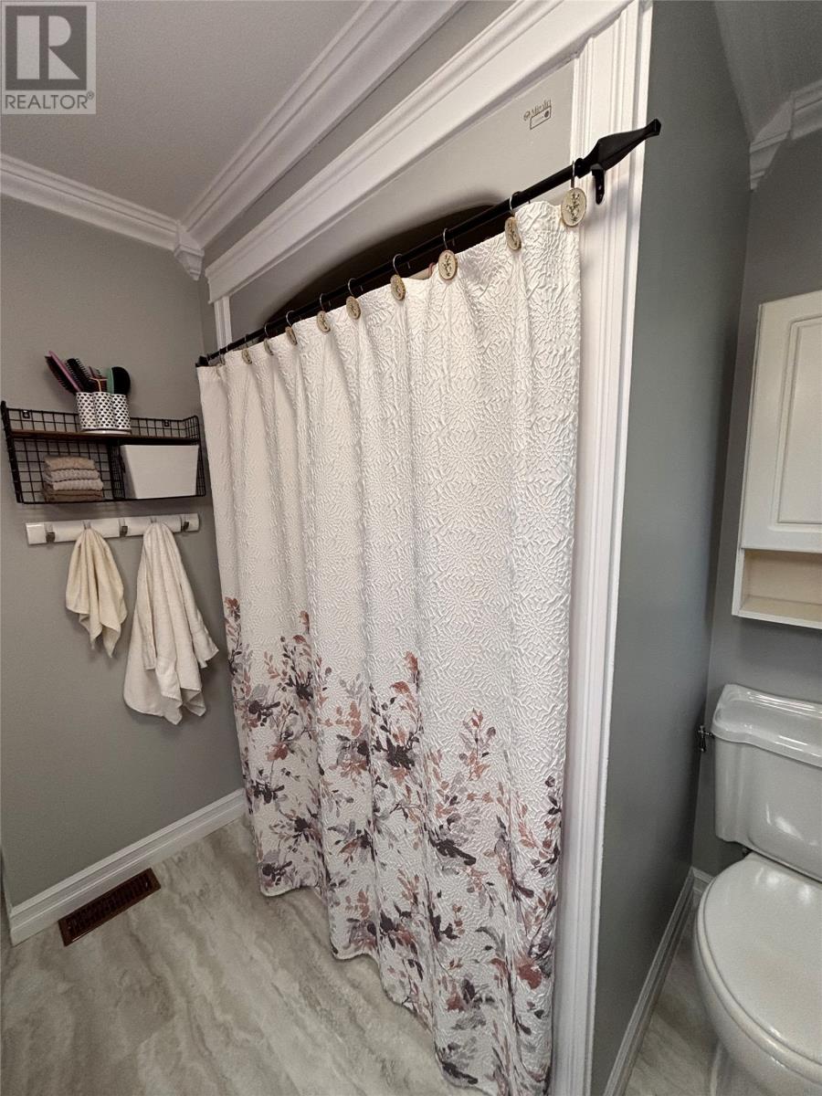 10 Riverbank Road - 12