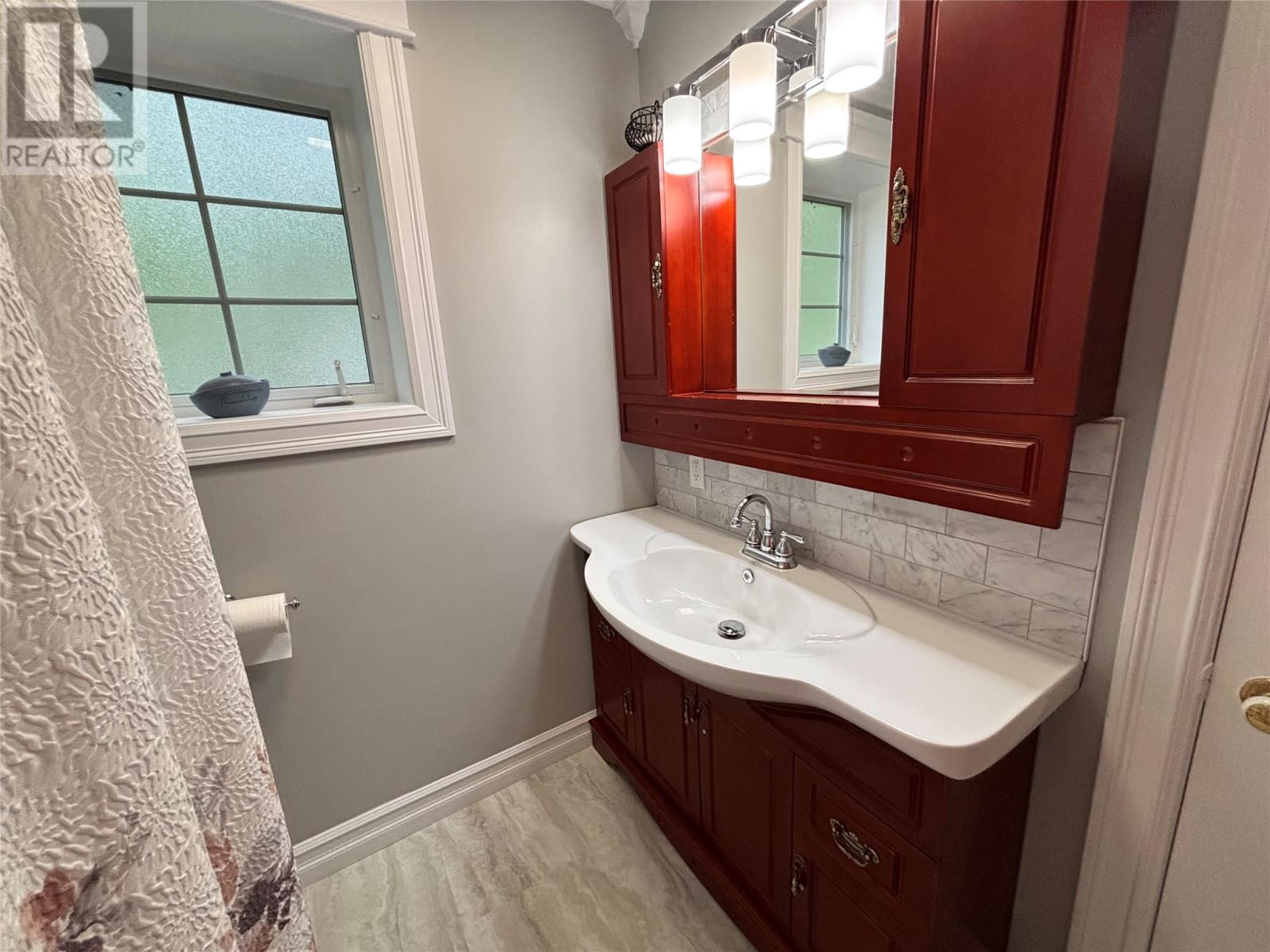 10 Riverbank Road - 13
