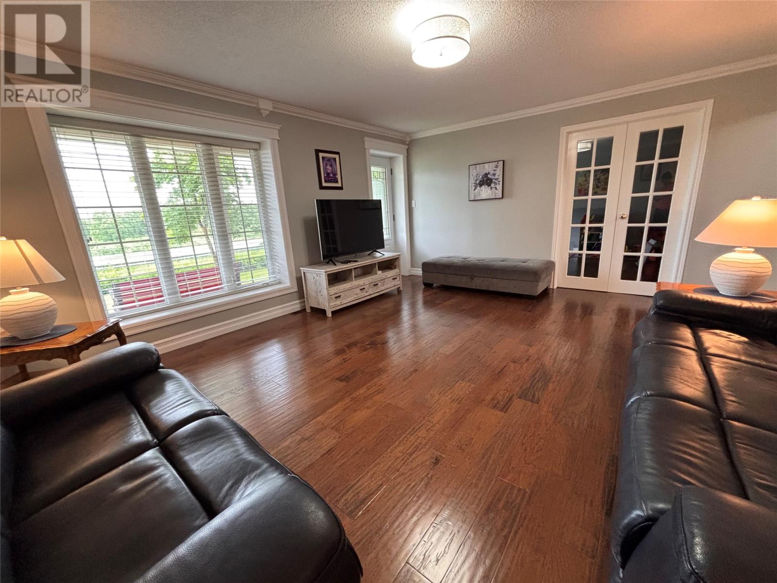 10 Riverbank Road - 16