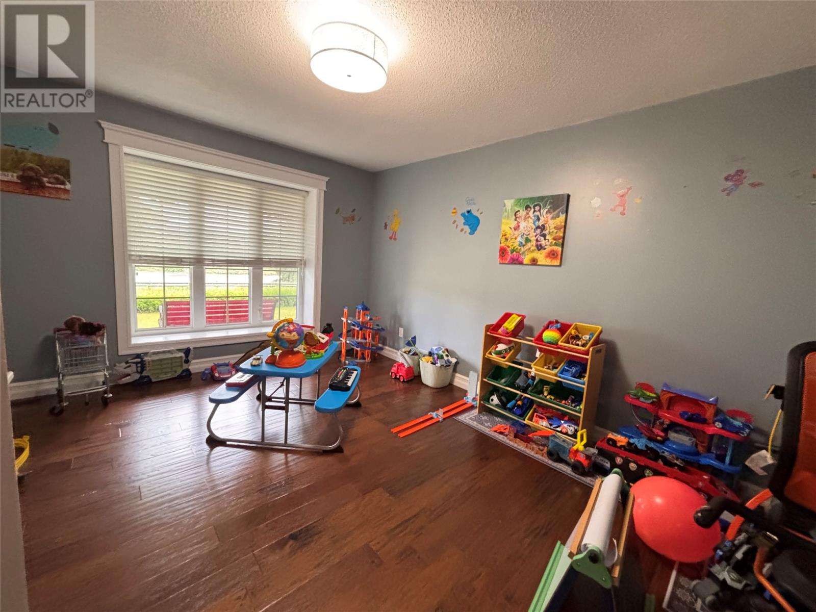 10 Riverbank Road - 18