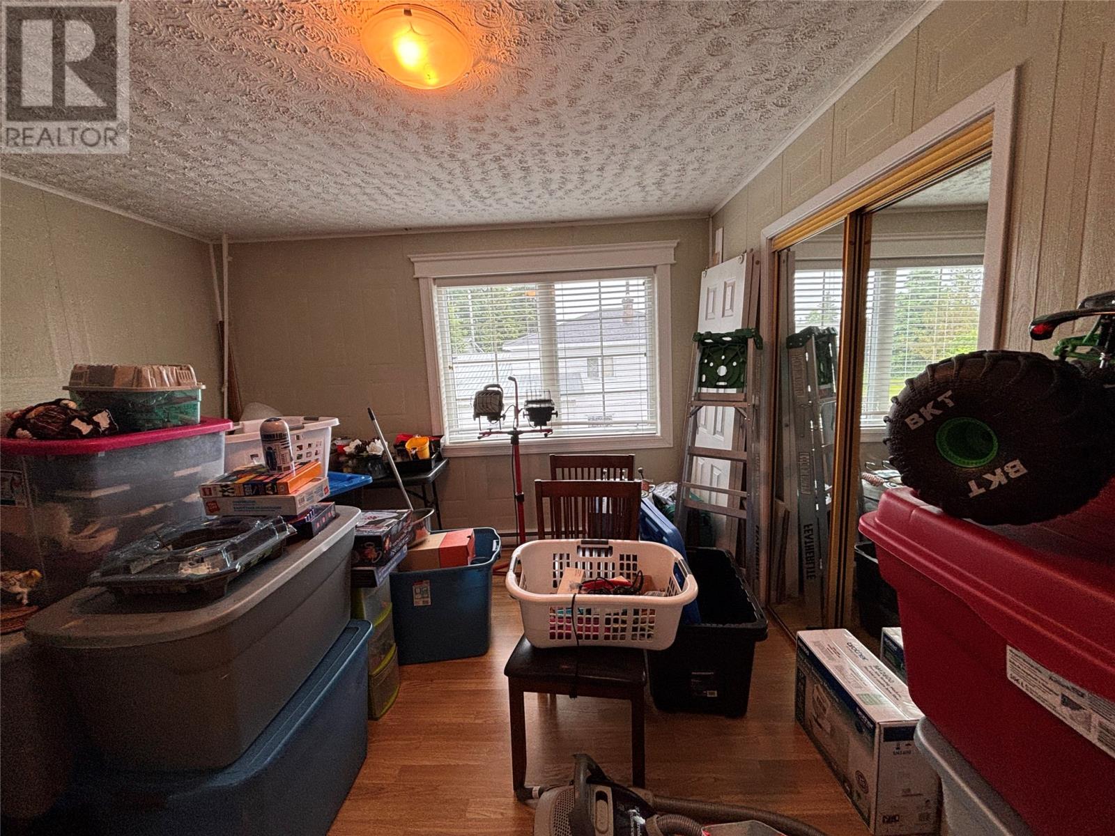 10 Riverbank Road - 24