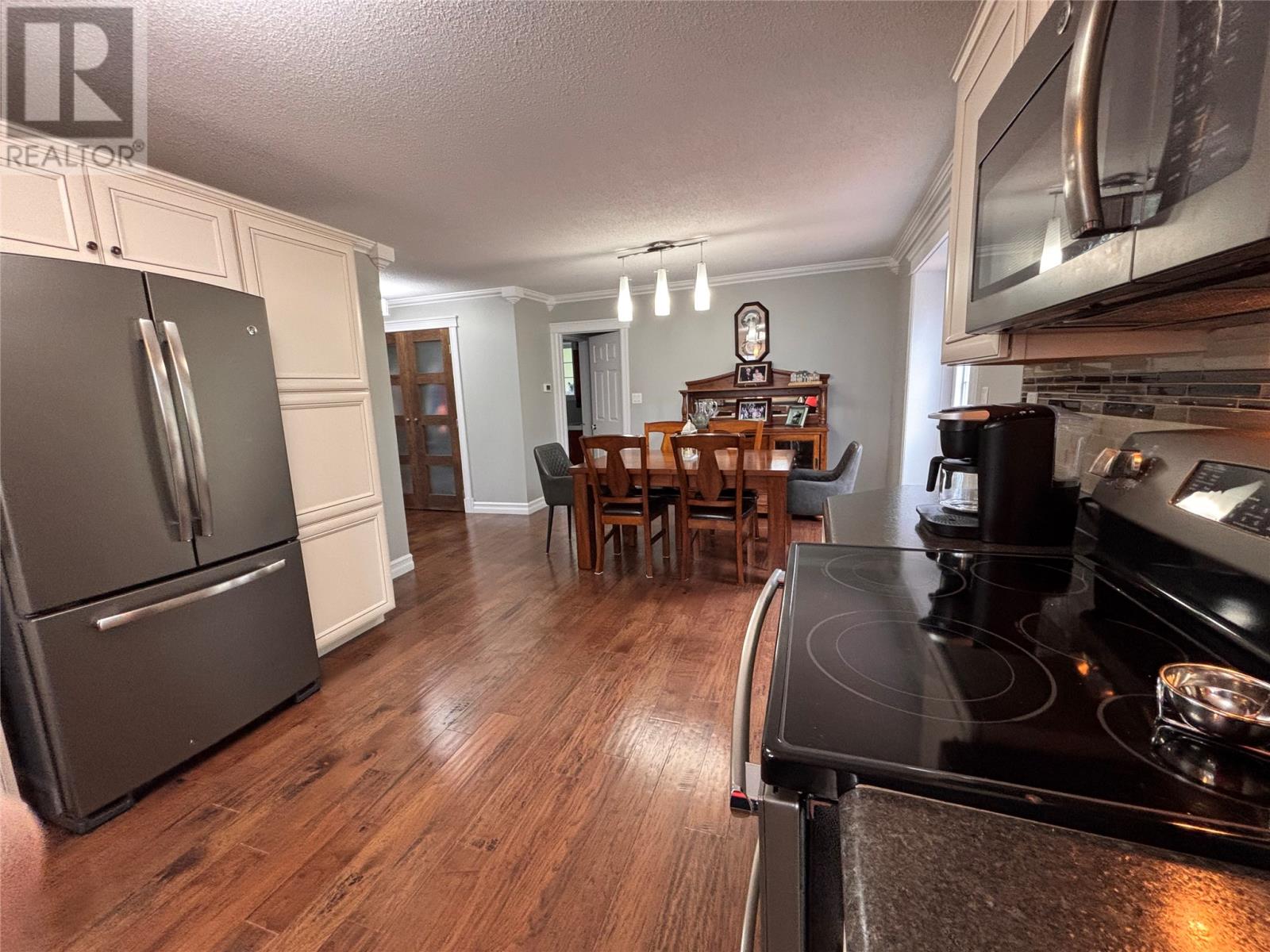 10 Riverbank Road - 7