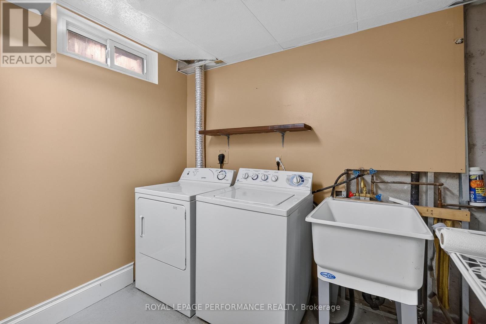 16 - 1304 Alness Court