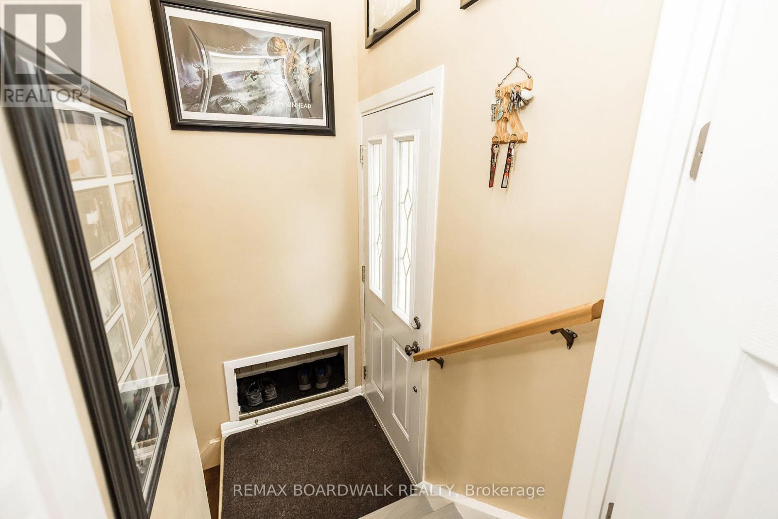3 Bed, 2 Bath House for Sale in Ottawa – 477 EDGEWORTH AVENUE, Ottawa – MLS# X13525472 - Image 12