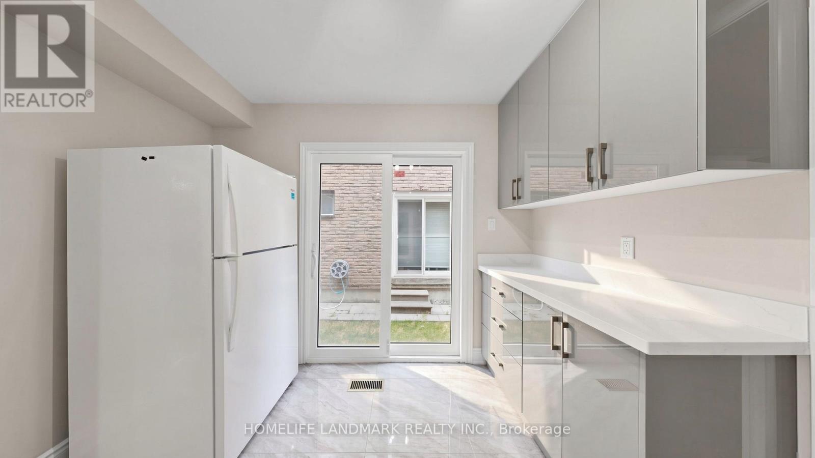 31 FULLERTON CRESCENT - Image 16