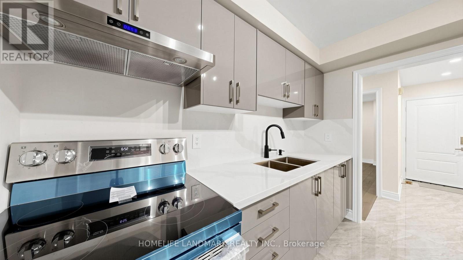 31 FULLERTON CRESCENT - Image 17