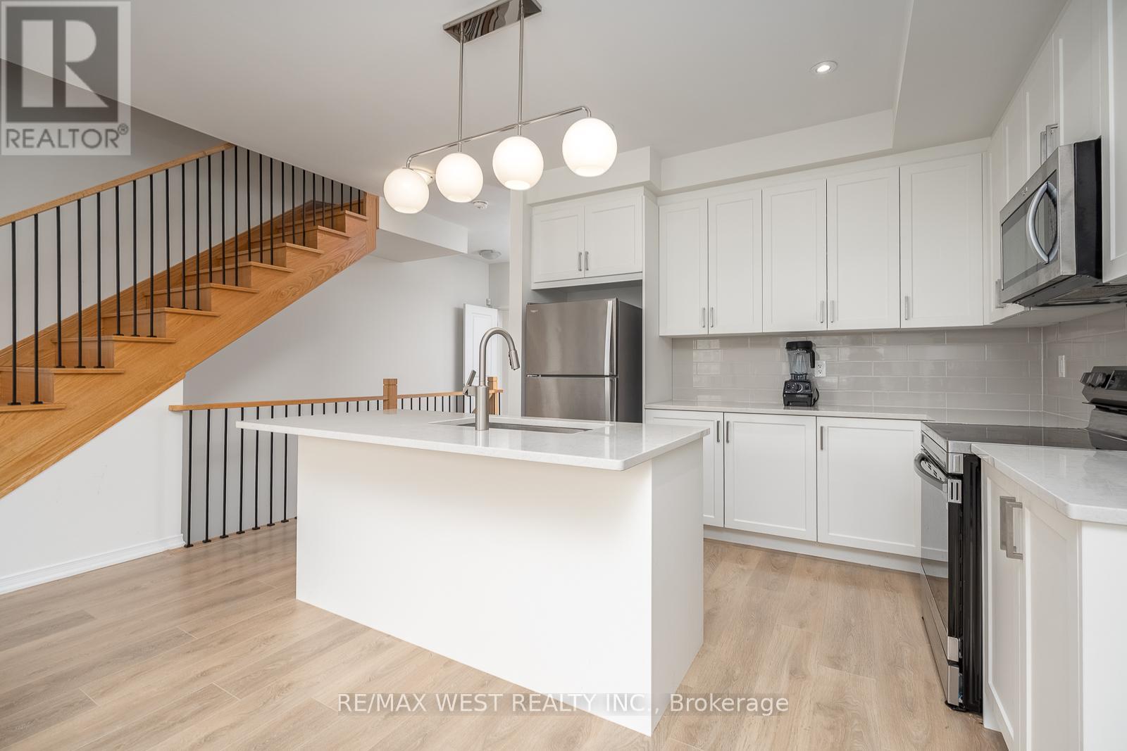 57 WOODSTREAM DRIVE - 17