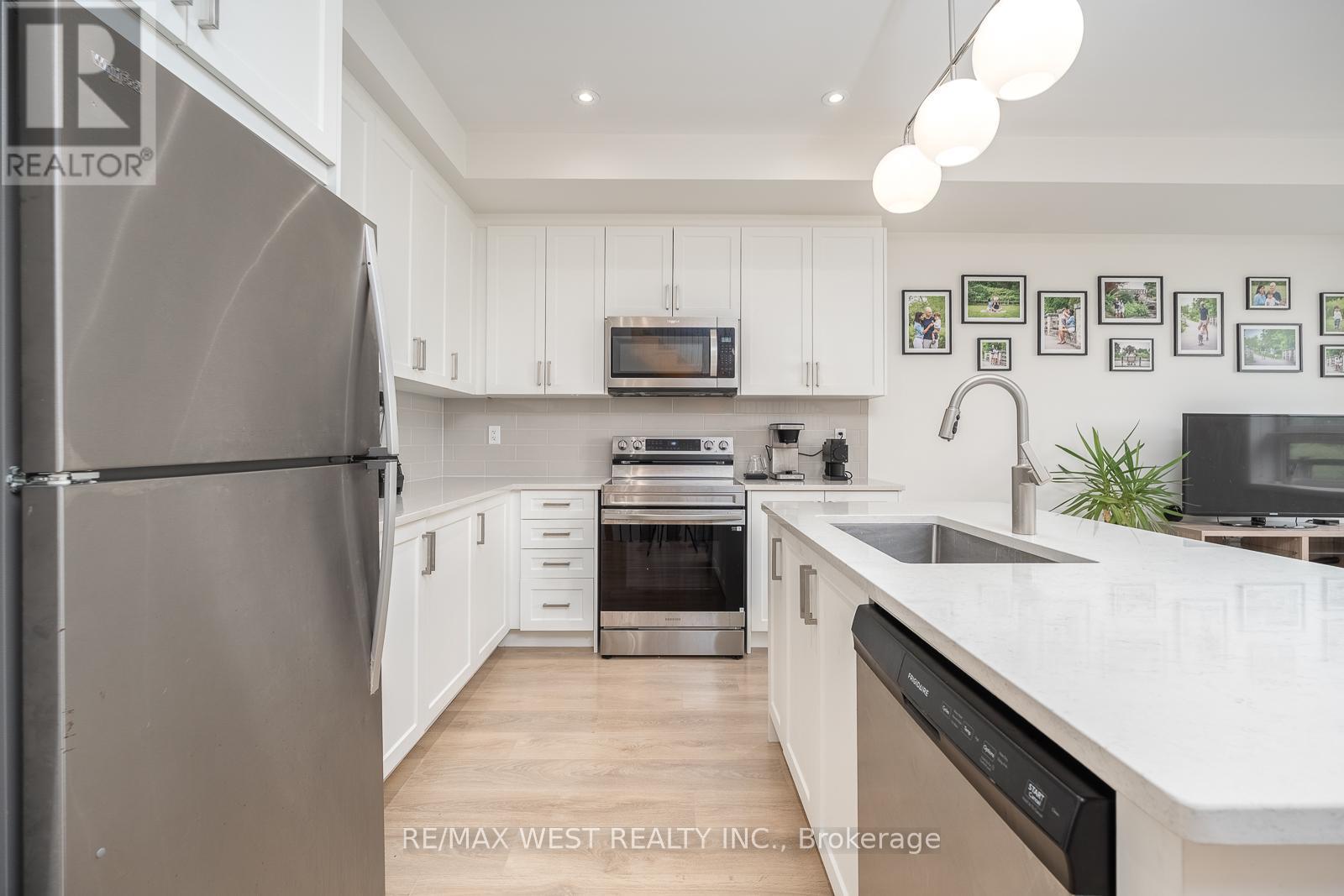 57 WOODSTREAM DRIVE - 18