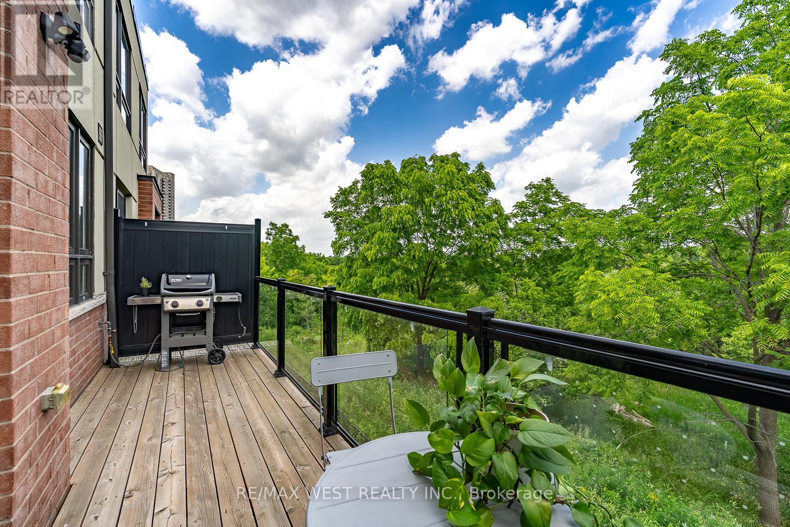 57 WOODSTREAM DRIVE - 21