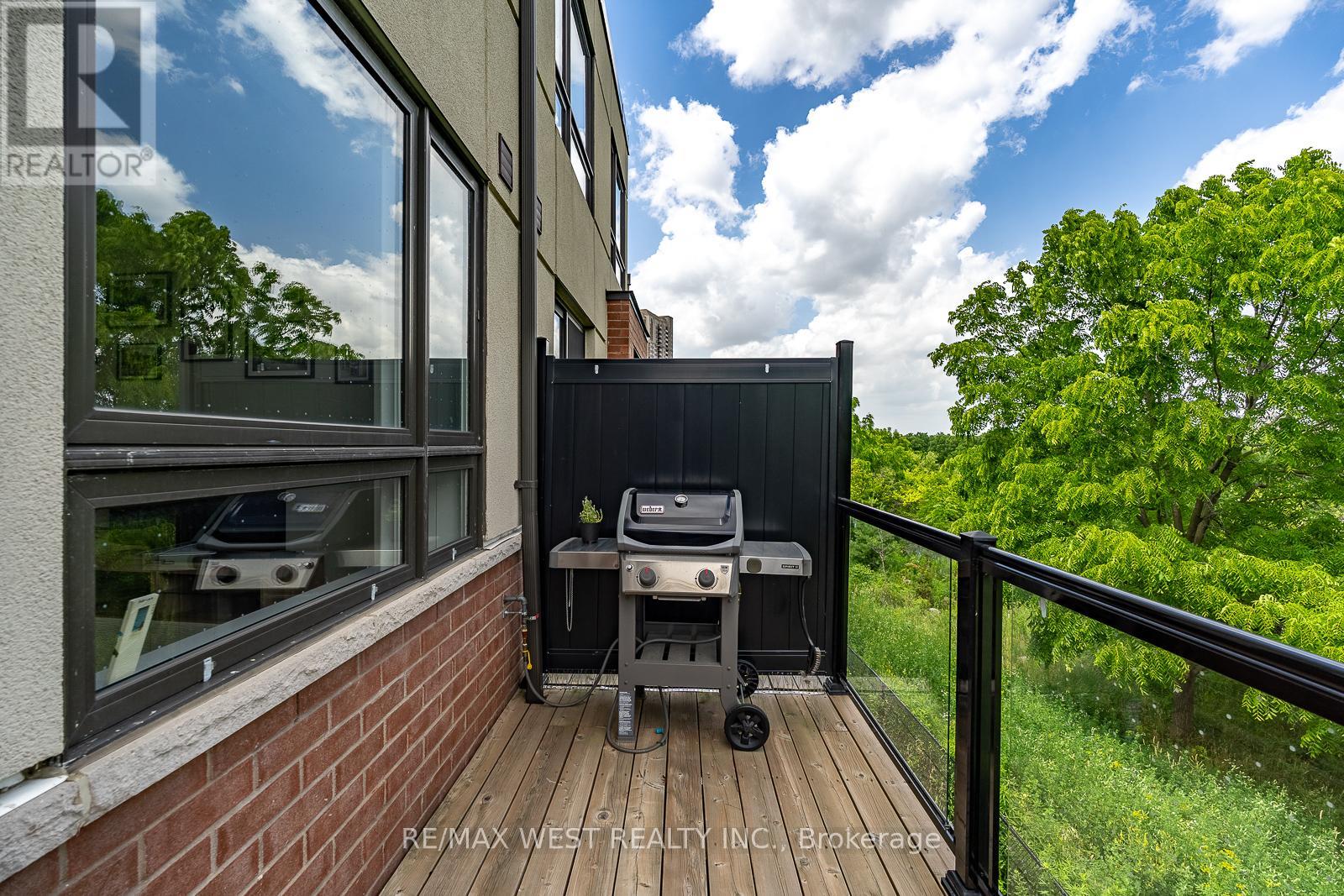 57 WOODSTREAM DRIVE - 22