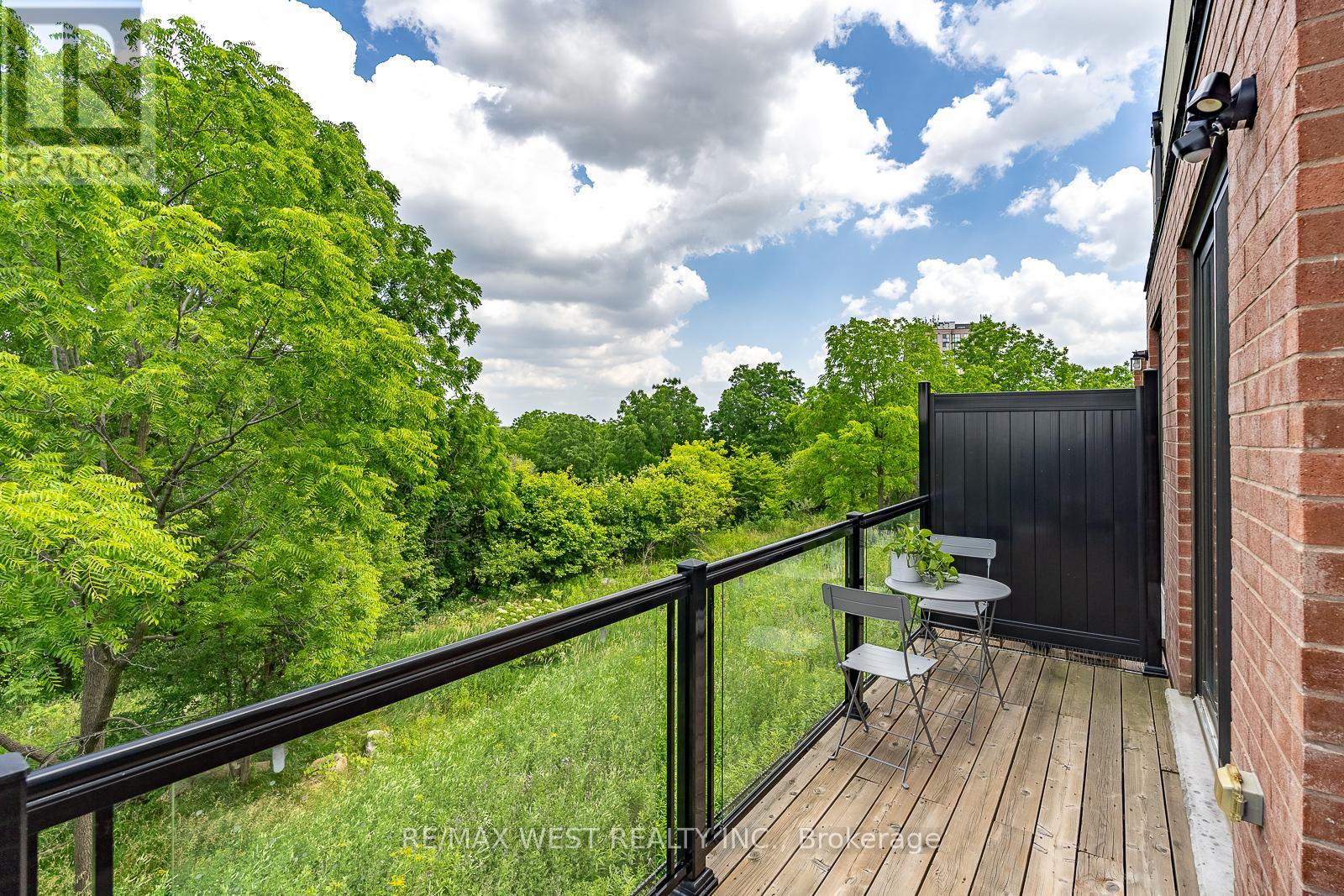 57 WOODSTREAM DRIVE - 24