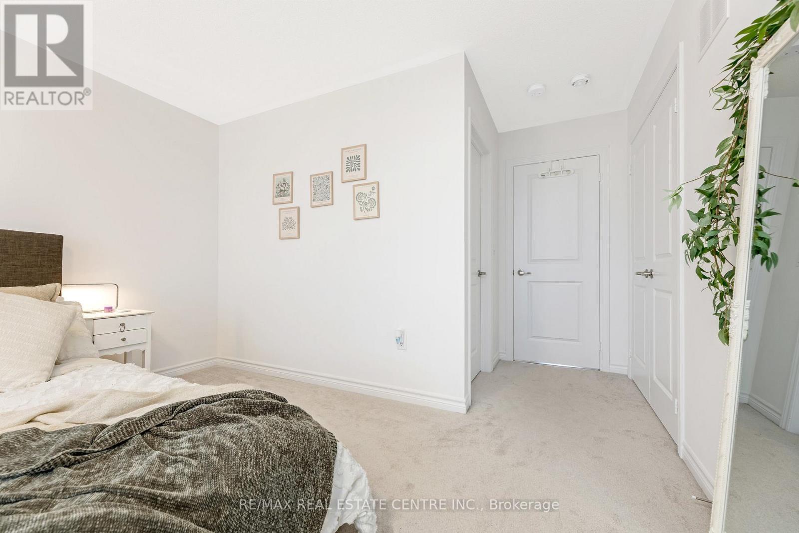 322 RUSSELL STREET - 23