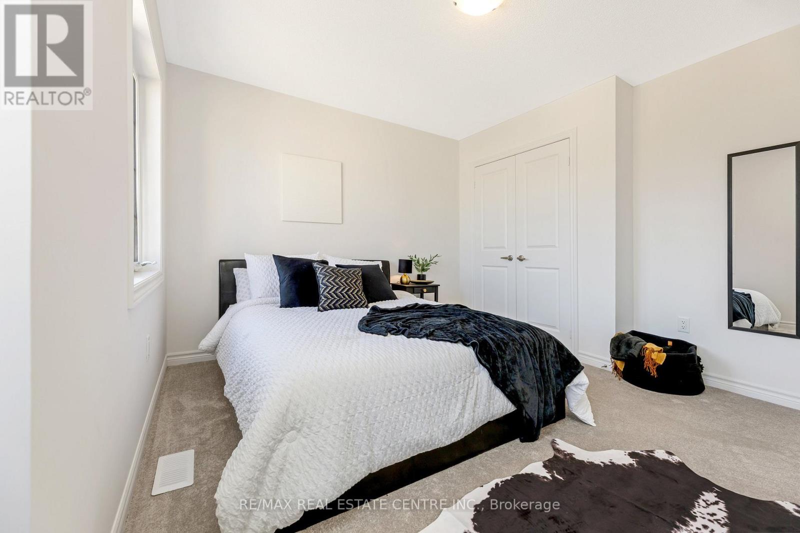 322 RUSSELL STREET - 26