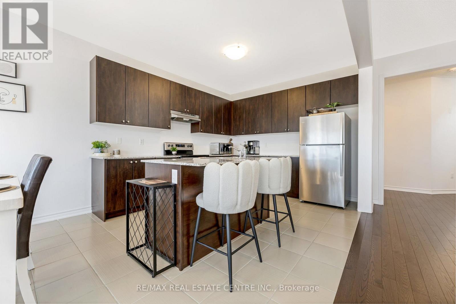 322 RUSSELL STREET - 5