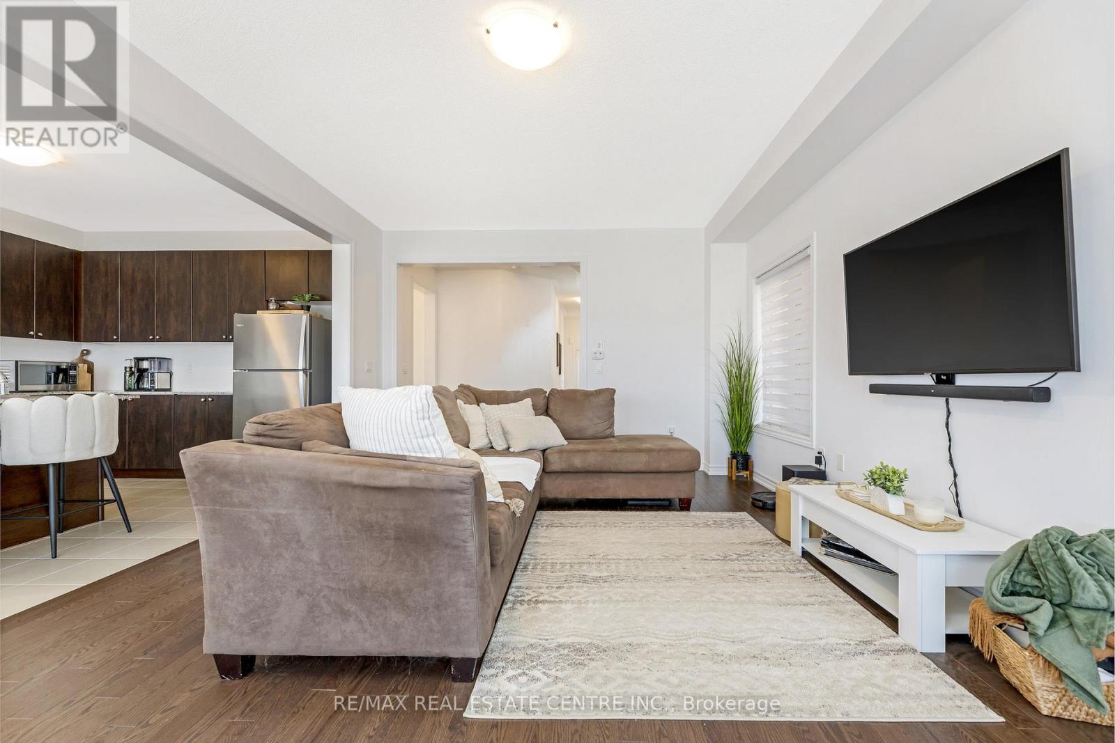 322 RUSSELL STREET - 6