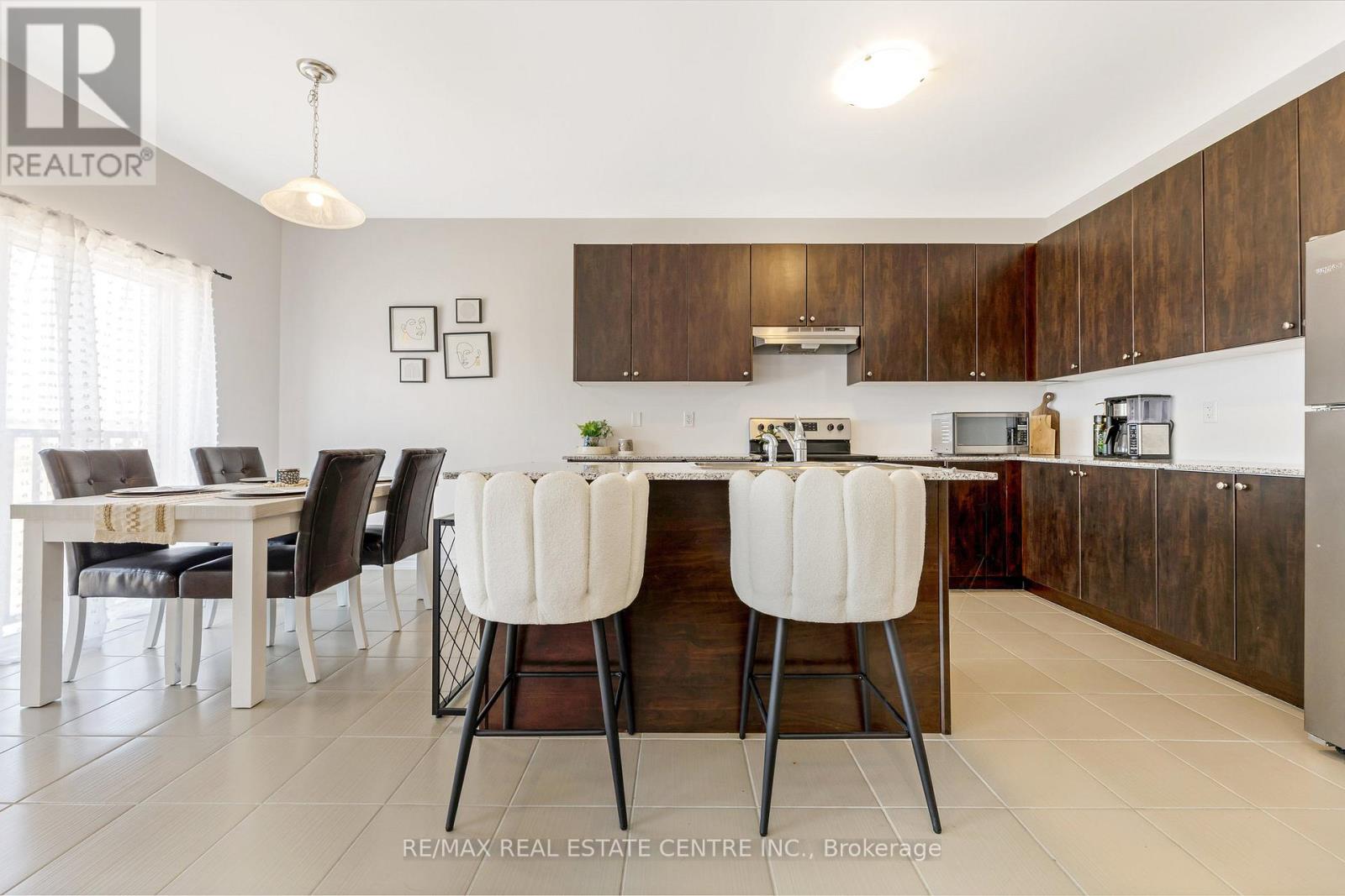 322 RUSSELL STREET - 8