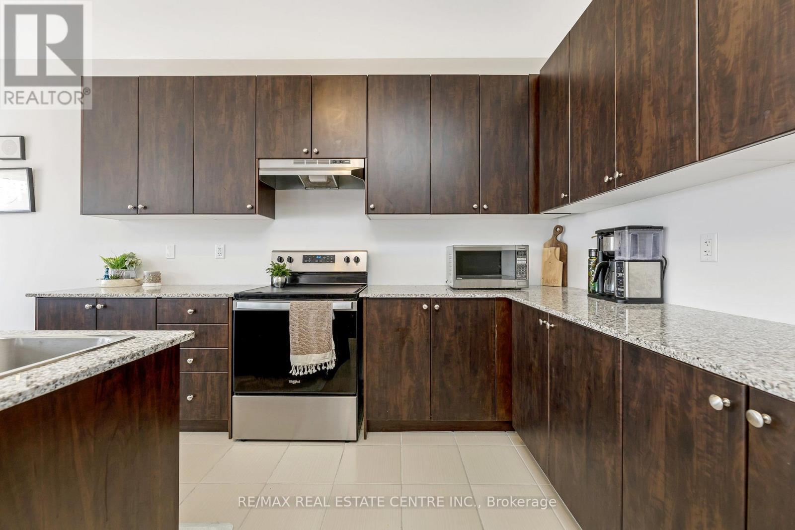 322 RUSSELL STREET - 9