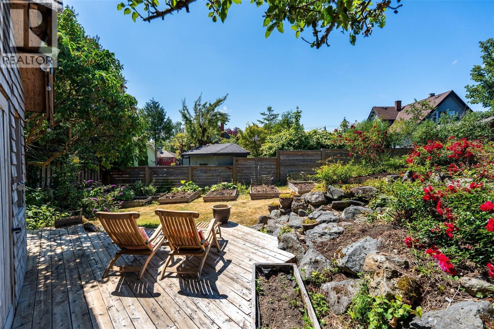  1415 Gladstone Avenue, Victoria