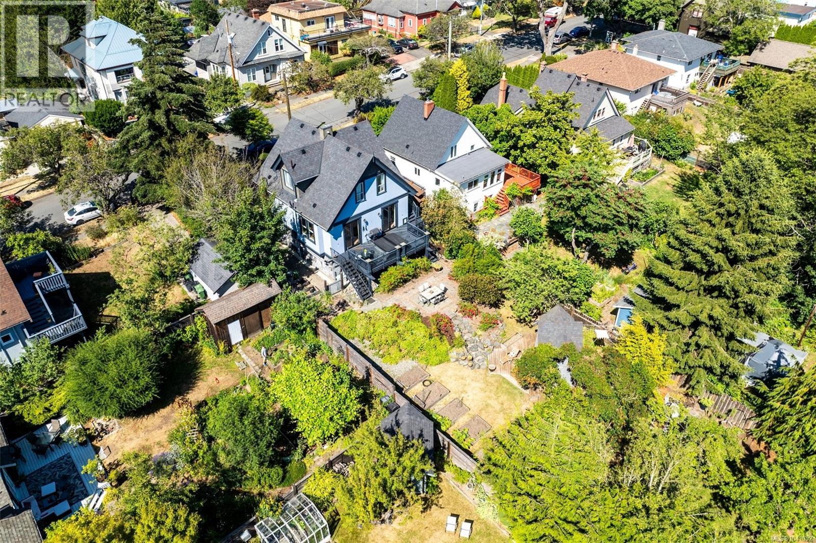  1415 Gladstone Avenue, Victoria