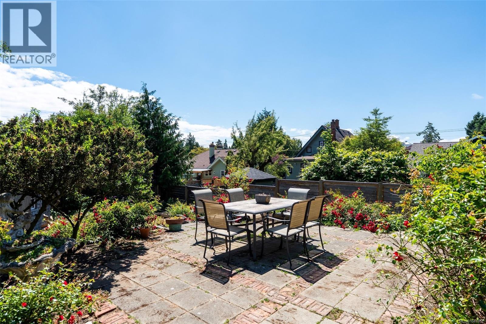  1415 Gladstone Avenue, Victoria