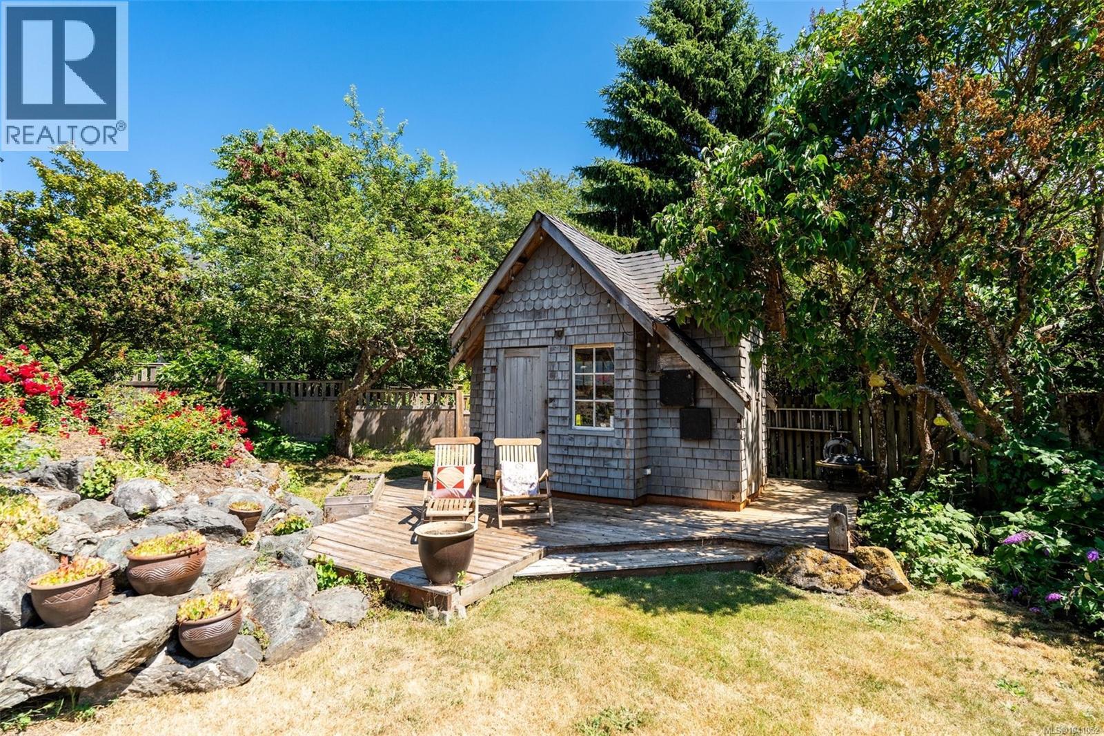  1415 Gladstone Avenue, Victoria