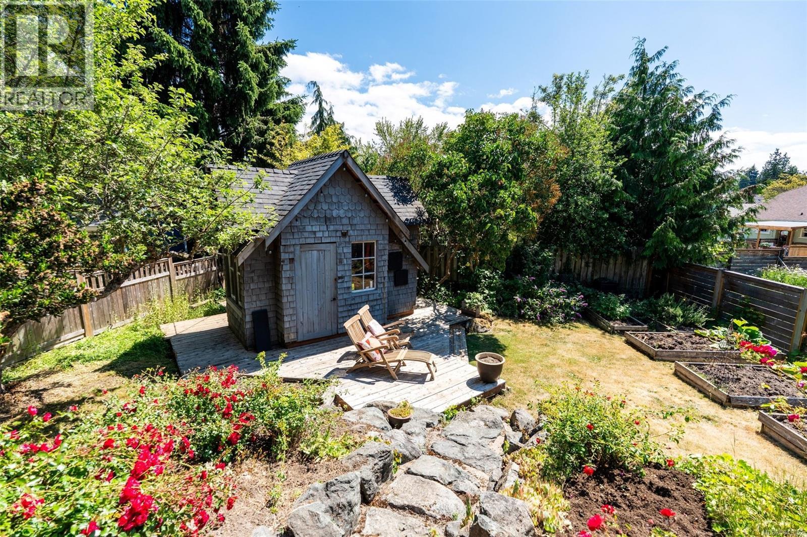  1415 Gladstone Avenue, Victoria
