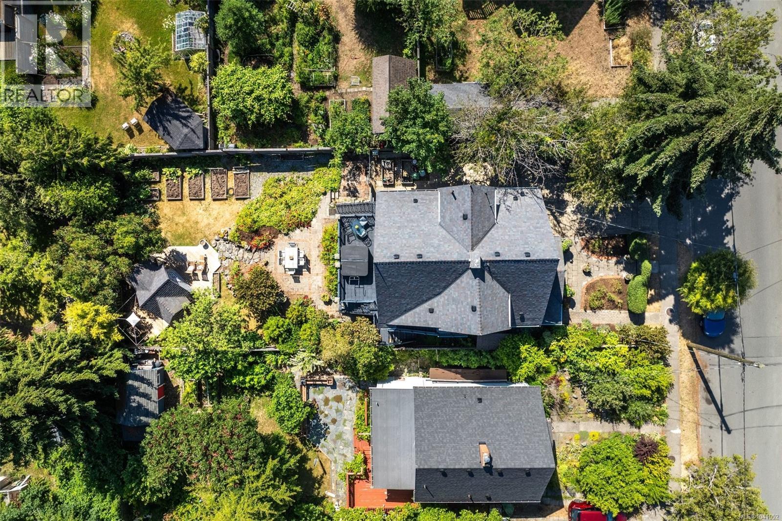  1415 Gladstone Avenue, Victoria