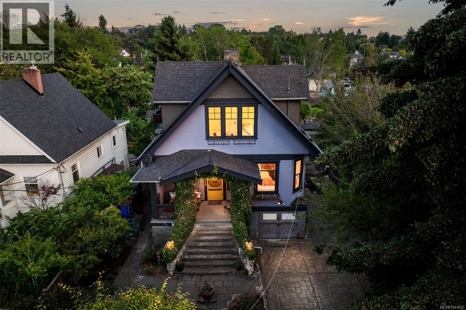  1415 Gladstone Avenue, Victoria