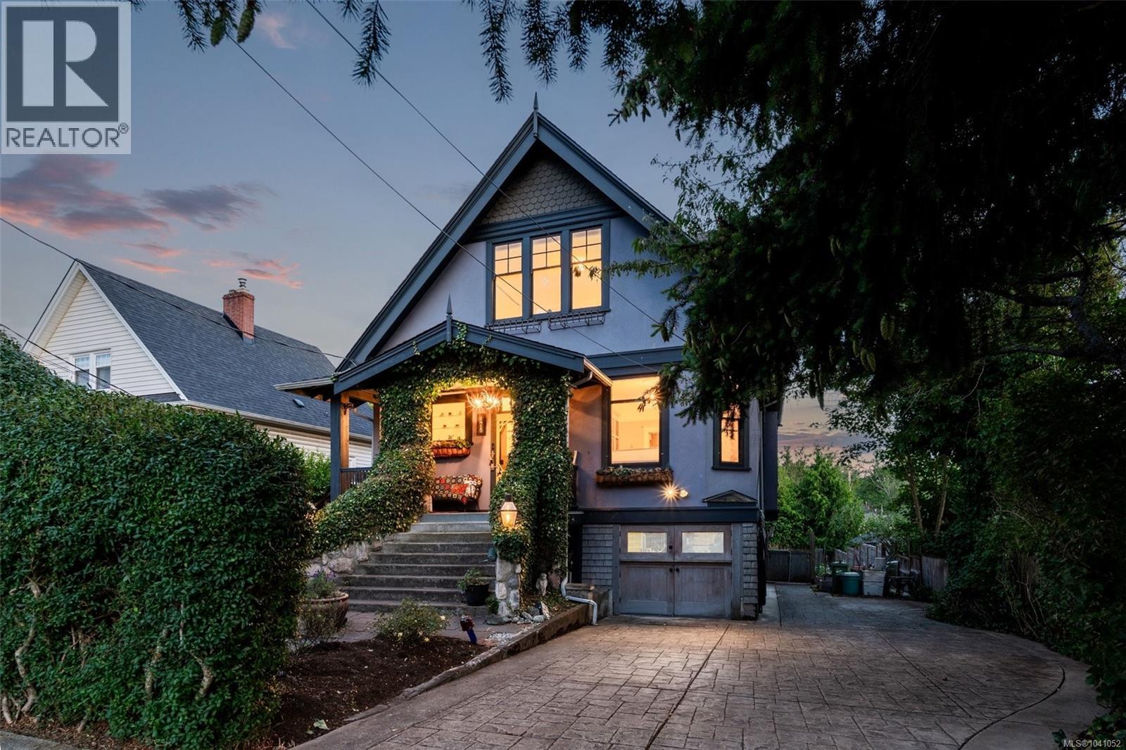  1415 Gladstone Avenue, Victoria
