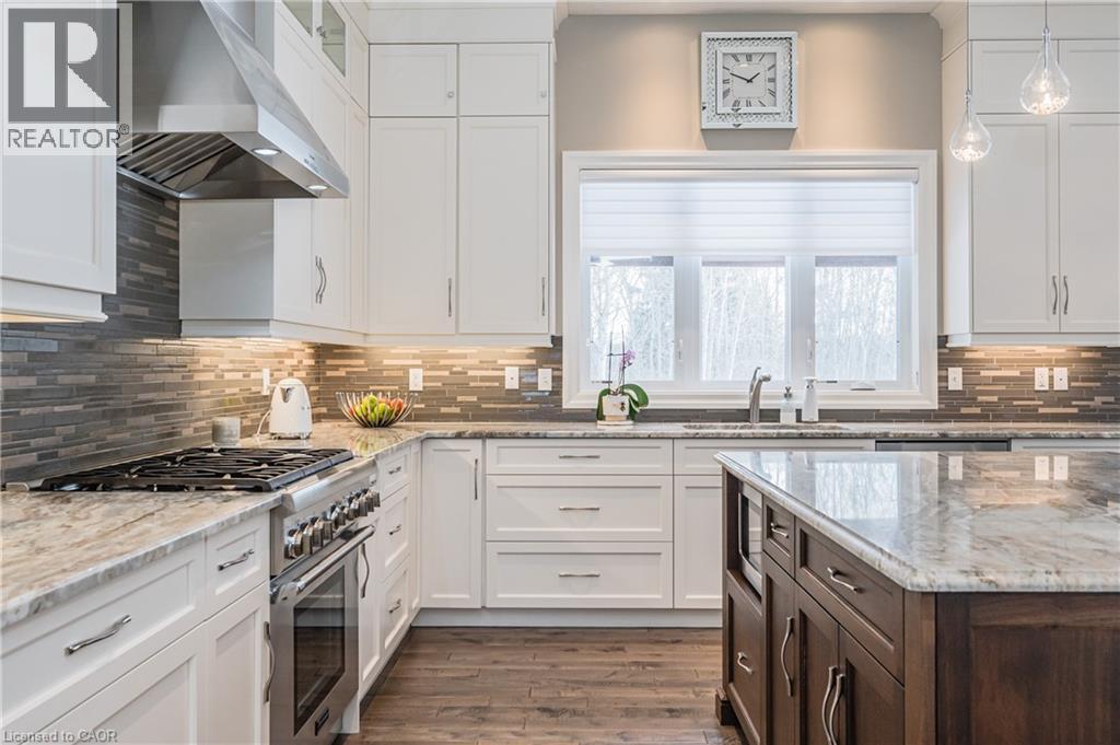 23 HIGHGROVE Court - 16