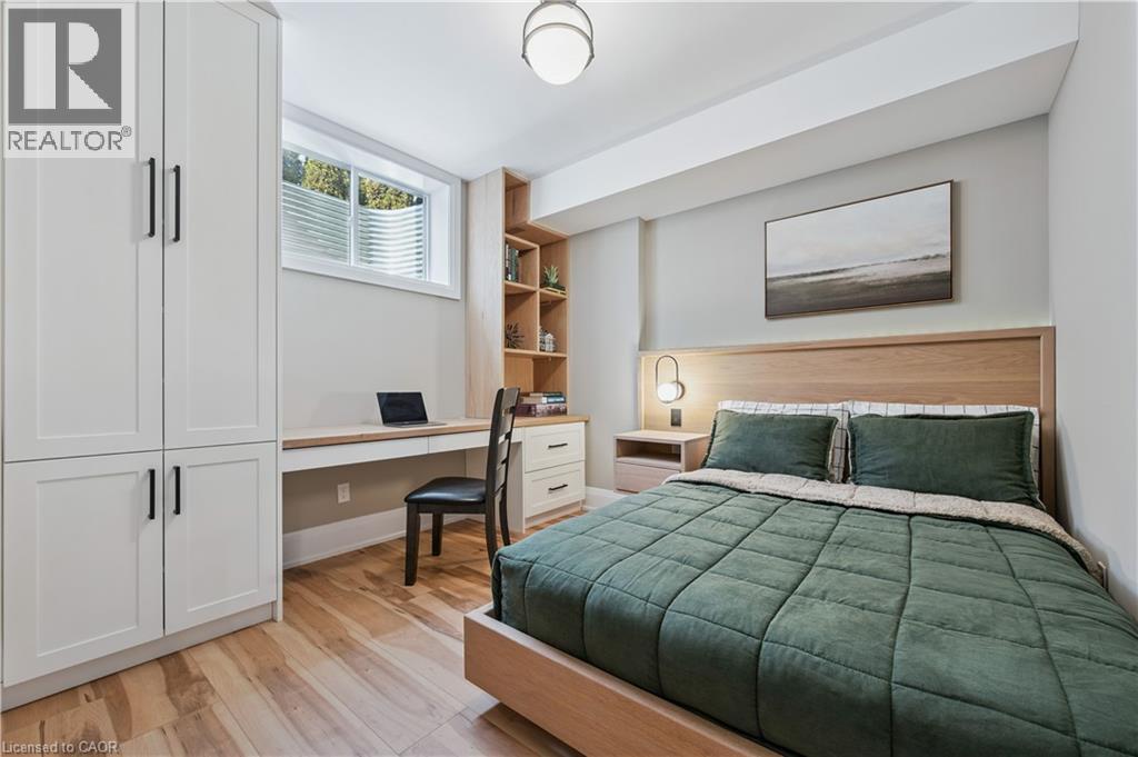 23 HIGHGROVE Court - 44