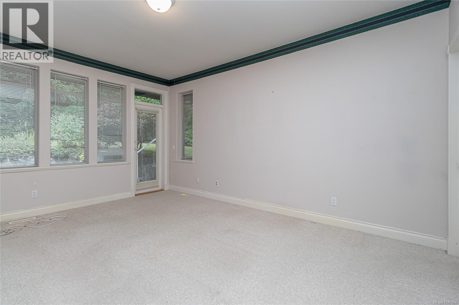 #25 5187 Cordova Bay Rd - 32