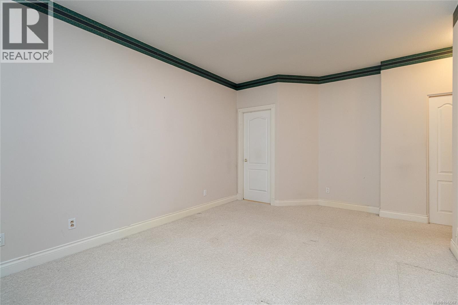 #25 5187 Cordova Bay Rd - 33