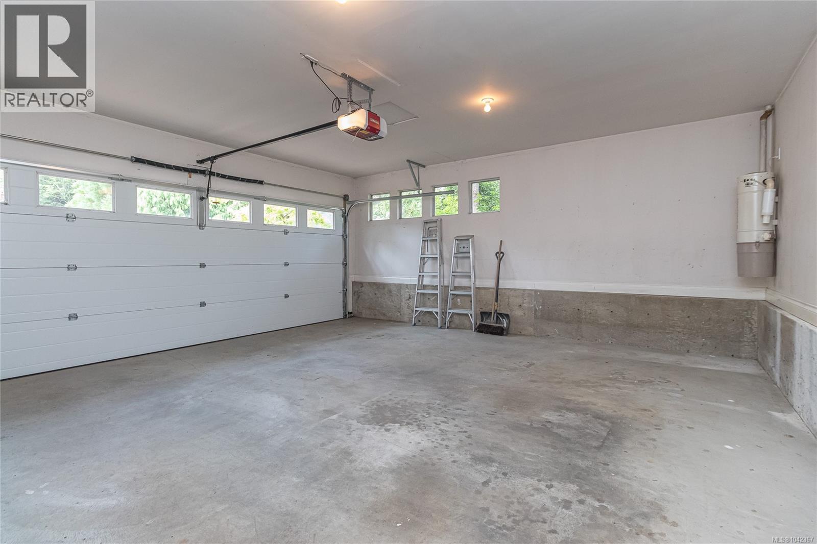 #25 5187 Cordova Bay Rd - 39