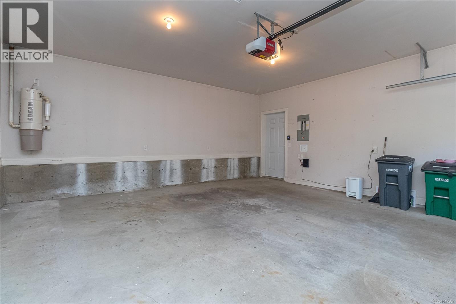#25 5187 Cordova Bay Rd - 40