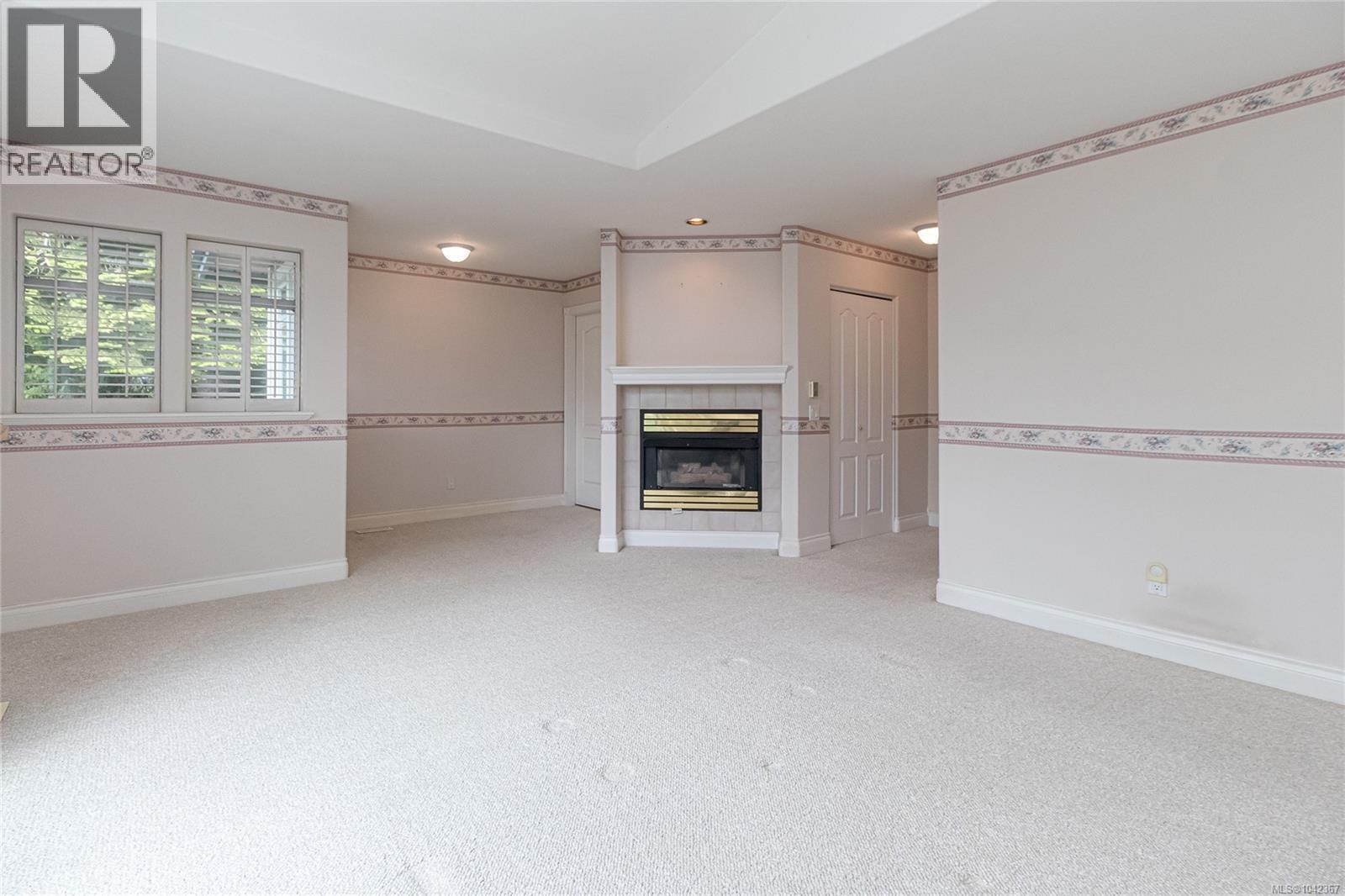 #25 5187 Cordova Bay Rd - 27