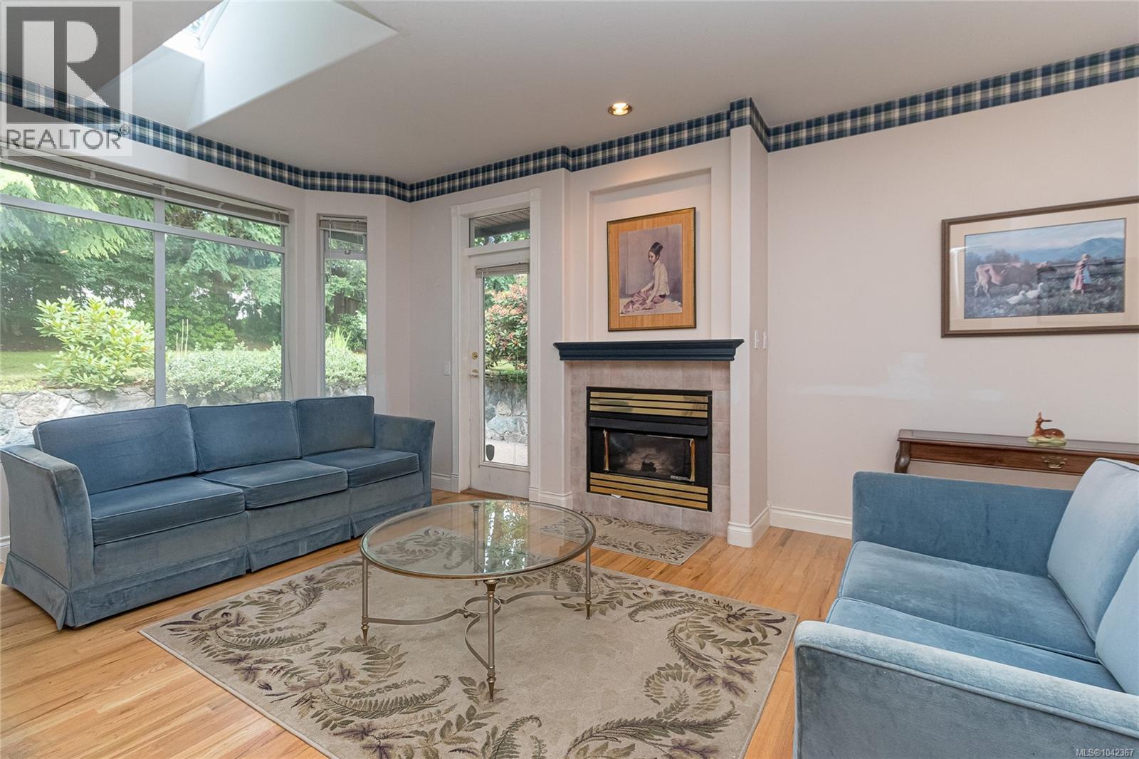 #25 5187 Cordova Bay Rd - 22