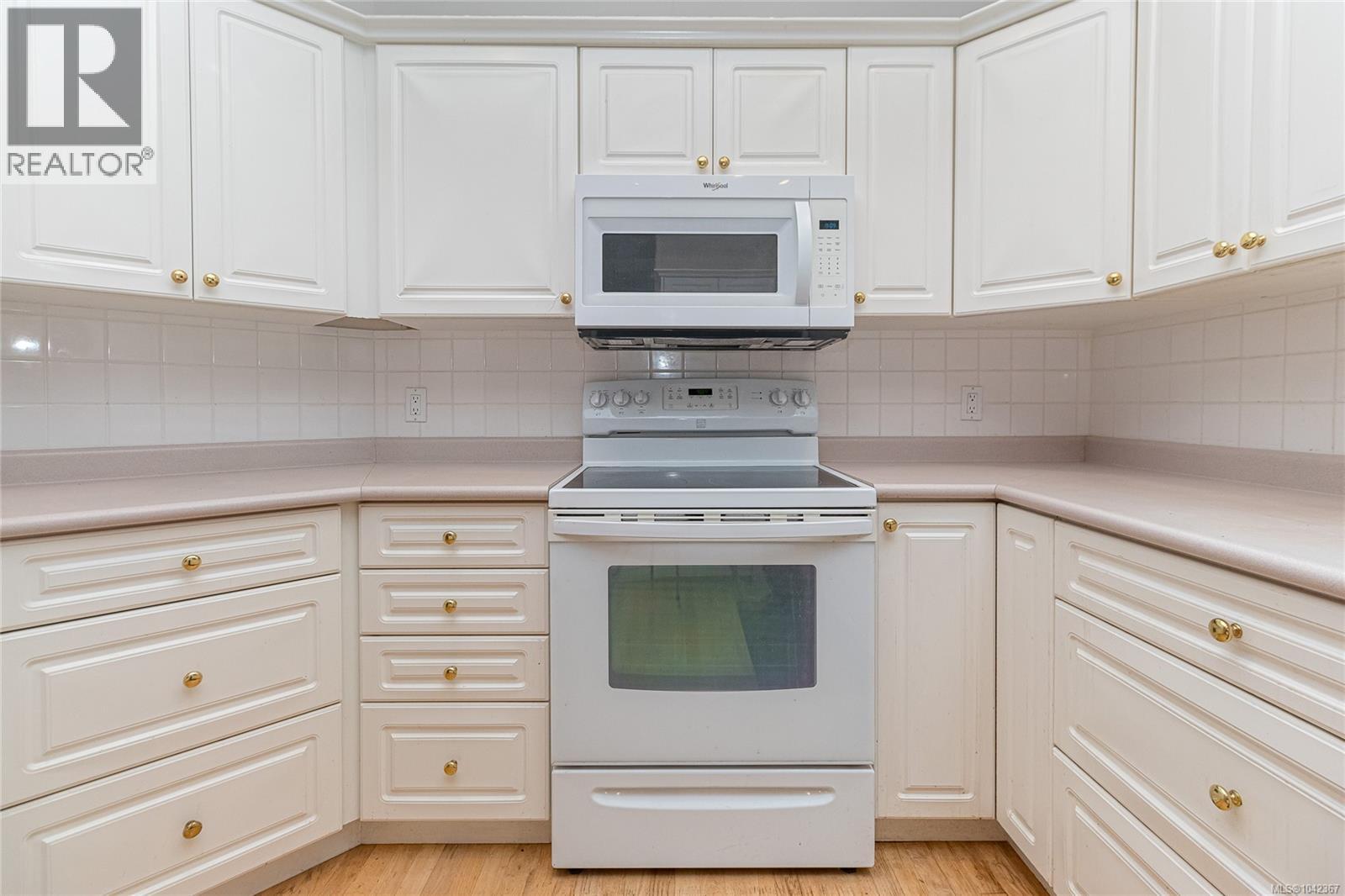 #25 5187 Cordova Bay Rd - 20