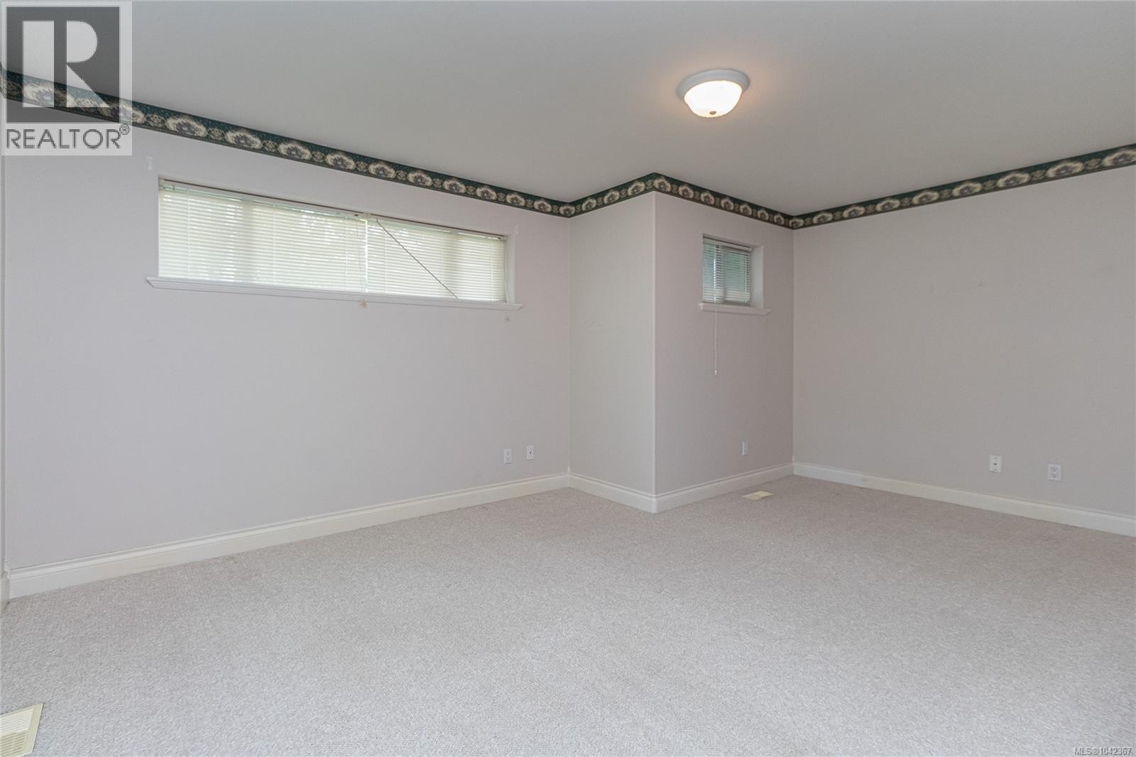 #25 5187 Cordova Bay Rd - 35