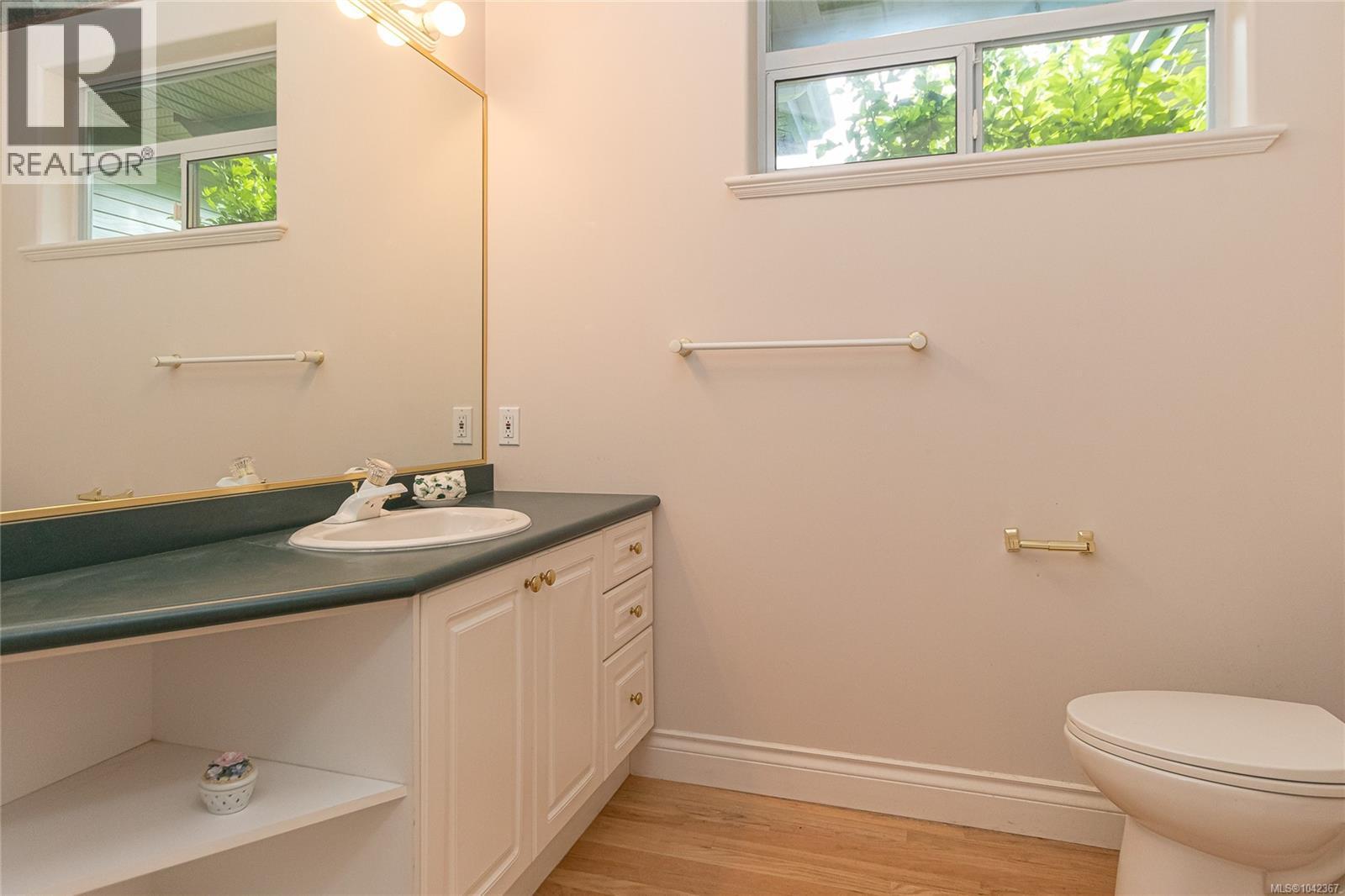 #25 5187 Cordova Bay Rd - 37