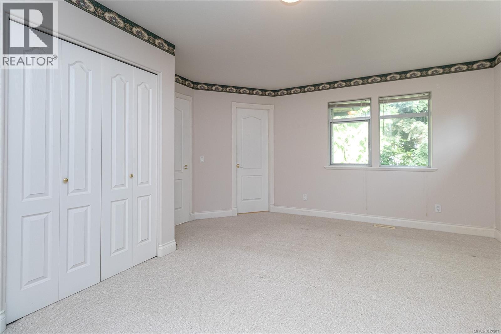 #25 5187 Cordova Bay Rd - 36